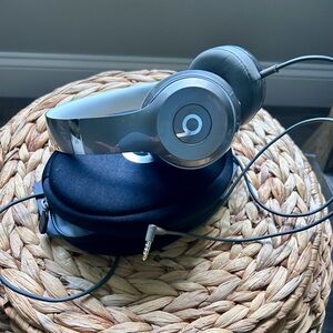 Beats By Dr. Dre Solo Headphones Silver/Gray W/ Case - wired